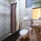 StayVistas Vine & Splash - Riverside villa with an infinity pool and indoor games