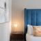 Elliot Oliver - Luxurious Two Bedroom Apartment With Parking