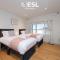 High Quality 2 Bedroom Church Apartment 5 Mins to Town Centre - Free Parking