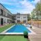 Dallas Boutique Flat + Arboretum Tickets Included