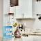 Dallas Boutique Flat + Arboretum Tickets Included