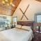 Hike, Ski and Explore! Mtn-View Cabin in Sapphire