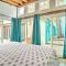 Luxury Spa Retreat Private Courtyard and More! - Hastings