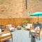 Luxury Spa Retreat Private Courtyard and More!