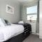 Auckland View - a comfy & spacious 4bed with views