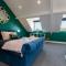 Auckland View - a comfy & spacious 4bed with views