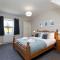 Auckland View - a comfy & spacious 4bed with views