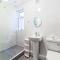 Stunning, large 1 bed riverside flat - 伦敦