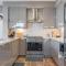 Amazing 3 Bed 4 Bath Penthouse with Roof Top Terrace close to Airport