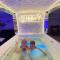 Luxury Queen V apartment with Jacuzzi - 考纳斯