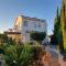 Fab Sea and Mountain View Villa, walking distance from the Sandy Beach
