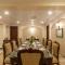 StayVista's Lake La Vie - Tranquil Lake-View Villa Amidst Farmland with Pool and Poolside Gazebo - Proximity to Sula - Насик