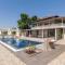 StayVista's Lake La Vie - Tranquil Lake-View Villa Amidst Farmland with Pool and Poolside Gazebo - Proximity to Sula - Насик