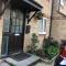 Cheerful 4 bedroom house with garden free parking