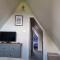 Chalet Brightstone Kingsdown Cliffs location with indoor pool, tennis court, mini-golf short walk to beach and 3 great local pubs