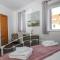 Burgess Yard 2-bedroom cottage, Bath