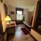 Upstairs Historic 1 Bedroom 1 Bath Suite with Mini-Kitchen, Porch & River Views