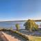 Watch the Sunrise at this Quaint Lake-View Cottage - Peoria