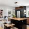 Eclectic Mid Century Modern 3BD/3BA with *Hot Tub*