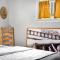 Eclectic Mid Century Modern 3BD/3BA with *Hot Tub*