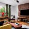 Eclectic Mid Century Modern 3BD/3BA with *Hot Tub*