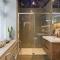 Delightful apartment in prime location near Hampstead Heath by UnderTheDoormat - 伦敦