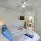 Modern Naples Oasis with Saltwater Pool and Jacuzzi! - Naples