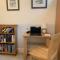 Whole floor apartment with parking and ferry voucher - 考斯