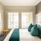 Sunset View Apartment with Free Secure Parking in Central Location