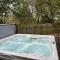 BlaydonBurn - Sleeps 4 5 - Parking - HotTub - Yard