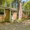 Pet-Friendly Cabin with Fire Pit, BBQ and Great Deck! - Williamsburg