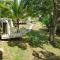 Single-Family Home With Gated Tropical Yard - Roatán