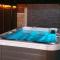"Chez Claudia "charmant logement avec jacuzzi privatif en toute intimité sur belle terrasse extérieure en bois et piscine