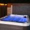 "Chez Claudia "charmant logement avec jacuzzi privatif en toute intimité sur belle terrasse extérieure en bois et piscine