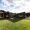 Modern Raglan Hideaway