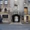 Next to the Palace and Royal Mile with parking