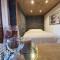 CHALET LA LOUVE, Courchevel 1650- 15 personnes Jacuzzi et Hammam Pistes 70 m,commerces 50m