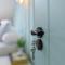 5 bed 5 bath house, free parking, patio garden - Esho Stays