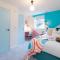 5 bed 5 bath house, free parking, patio garden - Esho Stays