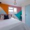 5 bed 5 bath house, free parking, patio garden - Esho Stays
