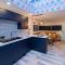 5 bed 5 bath house, free parking, patio garden - Esho Stays