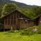 Casa Rústica Grande a orillas del Río Cisnes, Caminatas Pesca Tinaja Desayuno Cafetería - Lago Verde