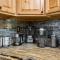 The Overlook - 21 Cabin - Gorgeous Unobstructed Views - Fire Pit Table - GameRm - HotTub - Xbox - Lots of Bears