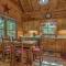 Golden Eagle GA Cabin - Hot Tub, Firepit & Fast WiFi
