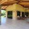 Casa con Piscina, Quincho, Cancha de Futbol/Volley