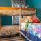Maple House Large Vacation Home, Sleeps 7 Pet Friendly Great Location