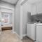 Stylish 4 Bedroom Loft Home, North Shore, City Skyline View Close to NHL, NFL