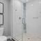 Stylish 4 Bedroom Loft Home, North Shore, City Skyline View Close to NHL, NFL