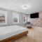 Stylish 4 Bedroom Loft Home, North Shore, City Skyline View Close to NHL, NFL