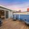 Stylish 4 Bedroom Loft Home, North Shore, City Skyline View Close to NHL, NFL